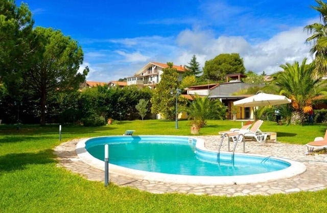 Villa Ninfea - villa on the slopes of Etna with big garden and pool