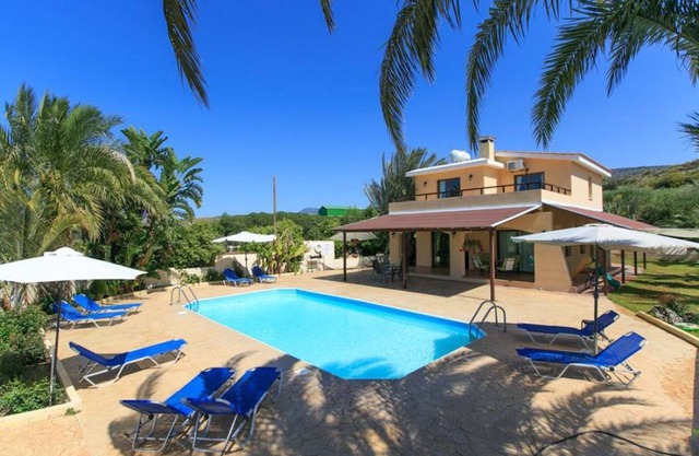 Villa Noni: Large Private Pool, A/C, WiFi