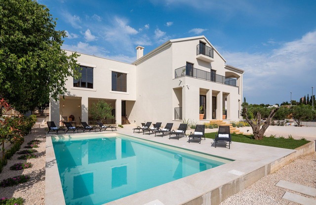 Villa Oasi di Sogno with Pool