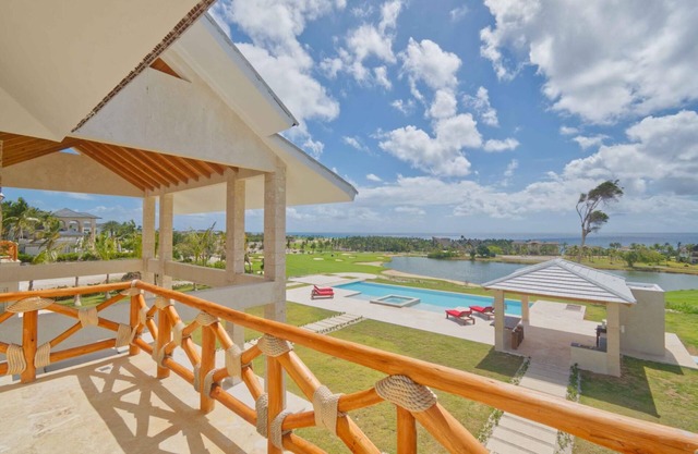 Villa Okyanus - Ocean and golf view villa w/full staff