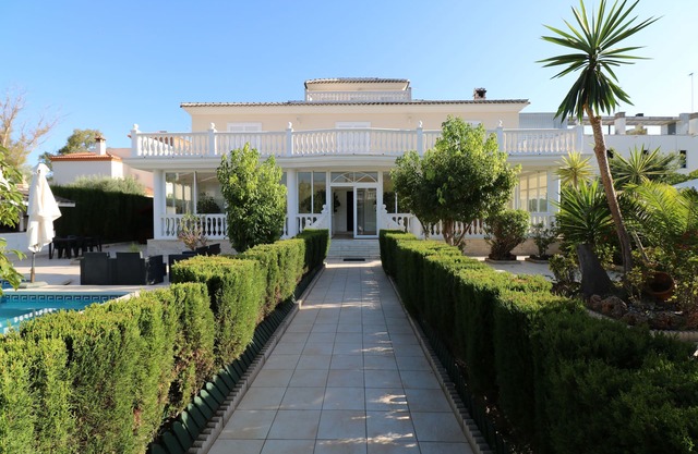 Villa Olga. Large villa with pool. Torremolinos