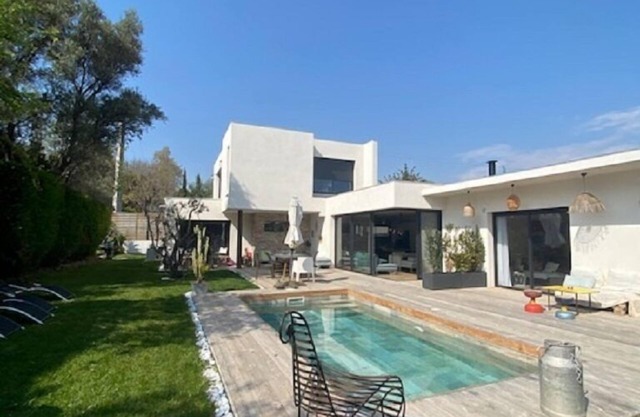 Villa Olivade, jacuzzi, swimming pool in the vineyard cassidain