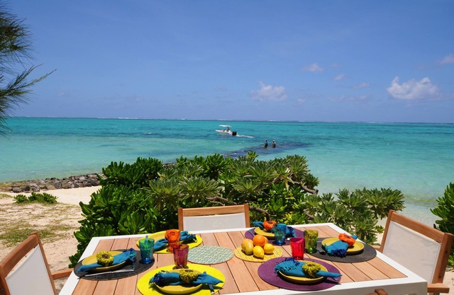 Villa on fine sandy beach, great snorkeling, quiet for a couple or up to 8 p
