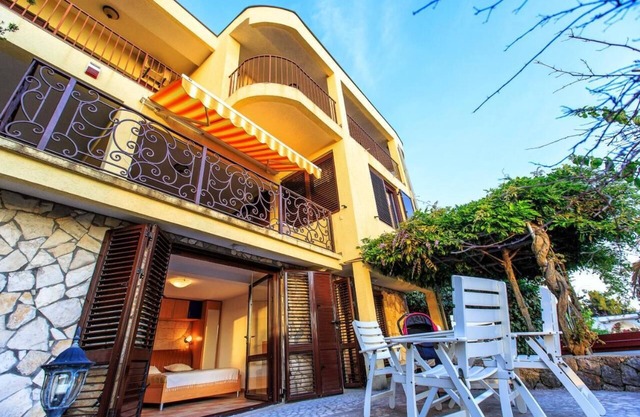 Villa on the first line with a private pool