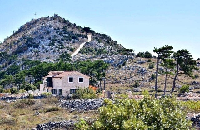 Villa on the top of Hvar with 360 degree views and pool