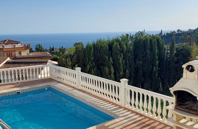 Villa on wonderful urbanisation with private pool