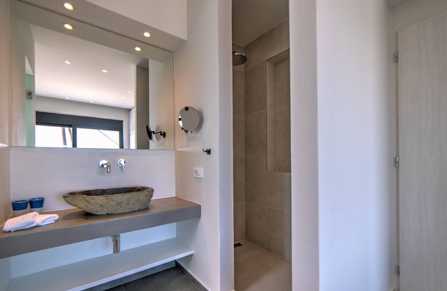 Villa Oniriko - Three Bedroom Villa, Sleeps 6