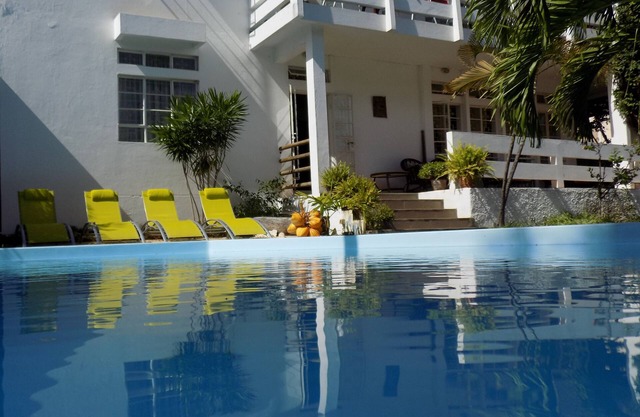 Villa Osumare set facing the beach and the Indian Ocean