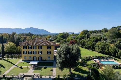 Villa Pacini - just 1,8 km outside Lucca Wall - Pool