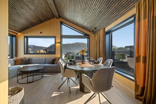 Villa Panorama by Arctic Seasons - Experience Luxury & Incredible Views at the Top of Tromsø