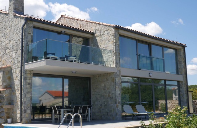 Villa Paradise with pool and sea views, beautiful, 7 people