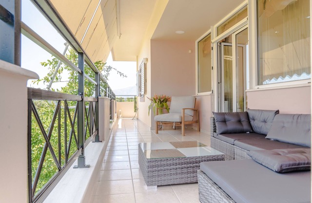 Villa Paris - 3 Bedroom House in Kato Valsamonero