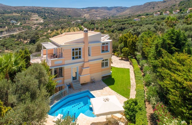 Villa Pelagos: Large Private Pool, Sea Views, A/C, WiFi, Eco-Friendly