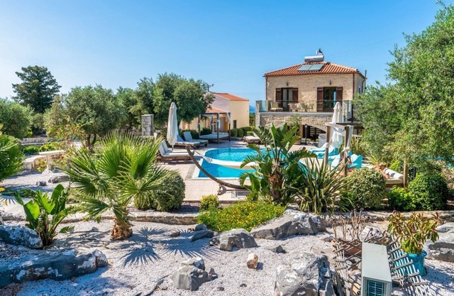 Villa Peristeri - Six Bedroom Villa, Sleeps 18