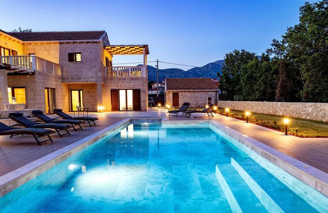 Villa Phaunos - privacy, relaxation and luxury with a heated pool