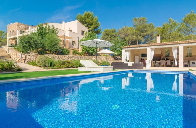 Villa Pins
