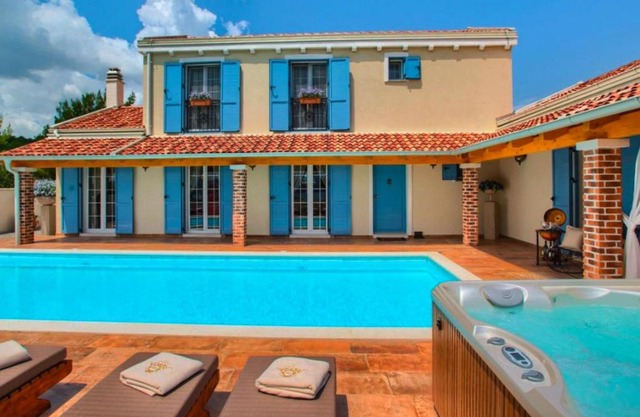 Villa, Pridraga