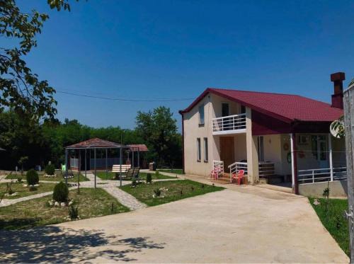 Villa promete