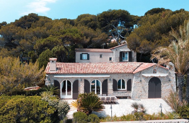 Villa Provençale Cap Dantibes With sea View, Pool and bbq