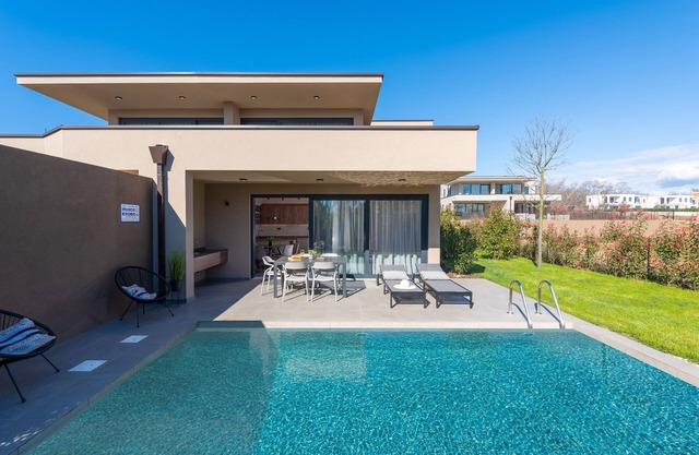 Villa Querchus Apartment 7 with private Pool