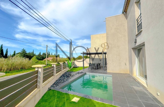 Villa Récente Avec Piscine au Pied du Luberon !