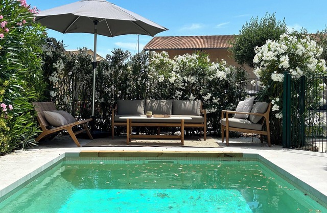 Villa Rénovée Avec Piscine et Amarrage, Dans Domaine Sécurité, Avec Plage à 5 mn