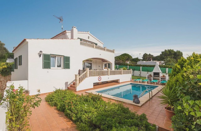 Villa Rasen: Large Private Pool, Walk to Beach, Sea Views, A/C, WiFi