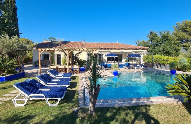 Villa rental with pool Var