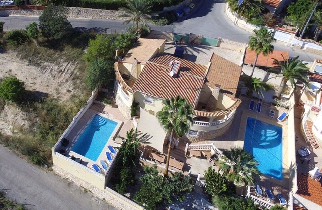 Villa Romeo Calpe for groups and large families with 2 pools