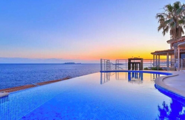 Villa Rumi Private with sea platform