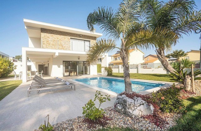 Villa Sassi - Recent & modern villa with a swimming pool and BBQ