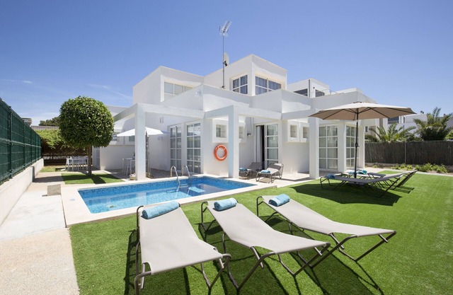 Villa Savina with free wifi, air conditioning and pool.