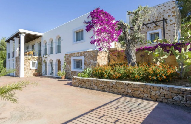 Villa Savines is a luxury villa close to Ibiza Town and Playa D’en Bossa.