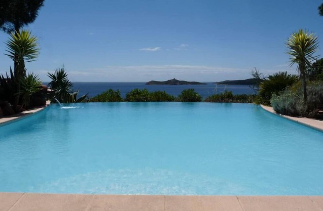 Villa sea view exception secure swimming pool - beach and sea 250 meters away