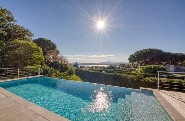 Villa sea view - pool - 3 bedrooms - 6pers- air-conditioned - quiet - not overlooked