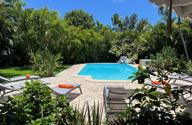 Villa Secrète, hidden from view and close to beaches and shops