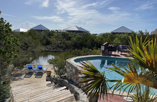 VILLA SERENE—2 Bed, 2.5 Bath Villa with Beach Access just steps to Sapodilla Bay