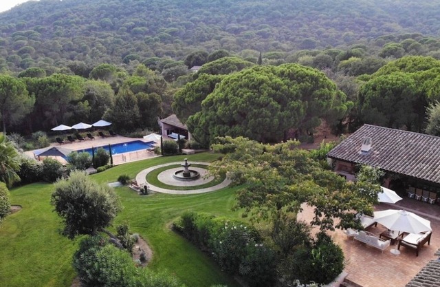 Villa Serenity, large gardens, helipad, tennis court, 8 minutes Pampelonne beach
