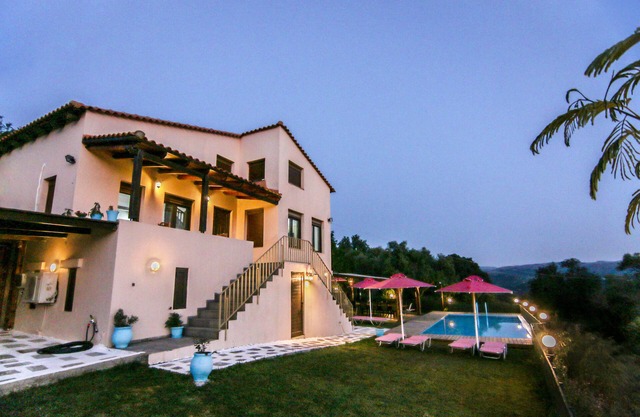 Villa Skantali with private pool,mountain view and peacefull atmosphere