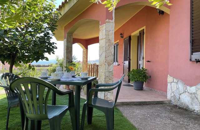 Villa-Sleeps4-Parking-Garden-Barbecue
