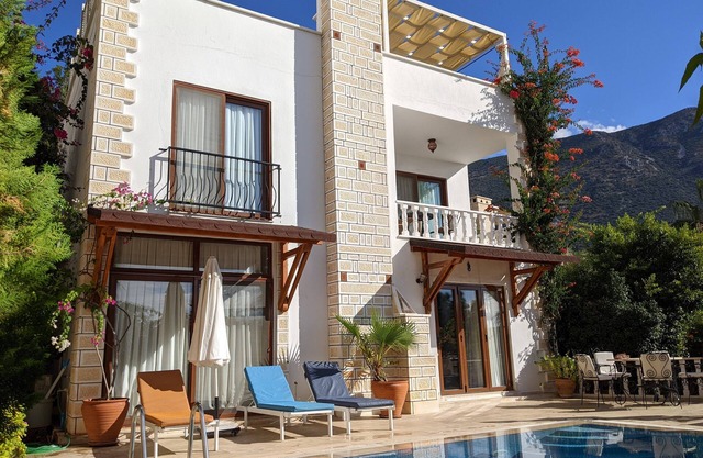 Villa Sovalye: 3 double en-suite bedrooms, large roof terrace & private pool