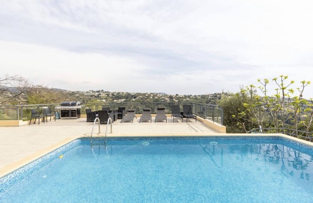 Villa Spacieuse Avec Piscine Proche de la Promenade Des Anglais