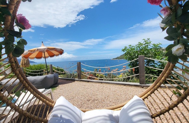Villa standing access private sea