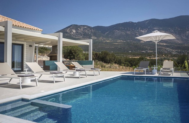 Villa Stellina - Two Bedroom Villa, Sleeps 4