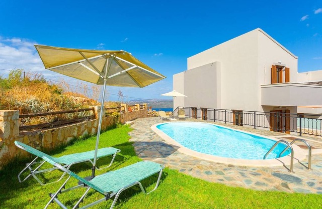 Villa Stratos: Large Private Pool, Sea Views, A/C, WiFi, Eco-Friendly
