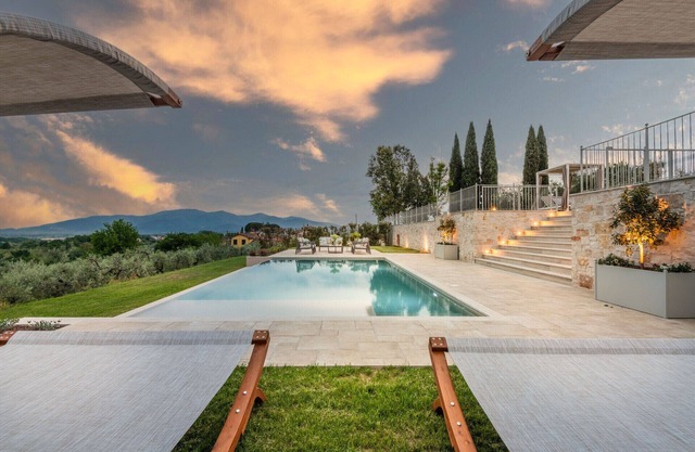 Villa Sunkiss: Luxury Farmhouse with Tuscan Flair at I Masi Winery