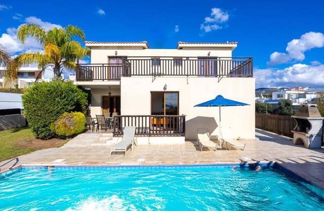 Villa Sunlove - Four Bedroom Villa, Sleeps 8