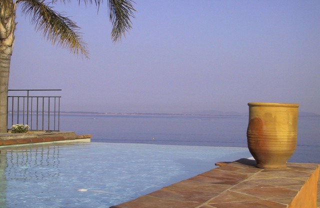 villa T5 + independent studio T2 - infinity pool on the sea -