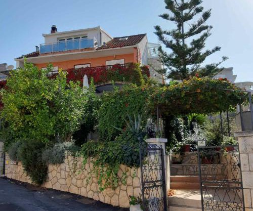 Villa Tania