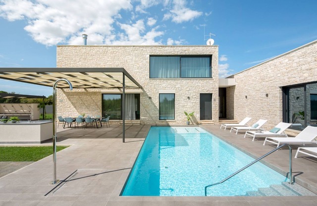 Villa Terra Adria - Four Bedroom Villa, Sleeps 8